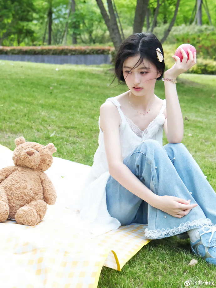 《被裁掉的女孩》女主角方桃子与易梦玲神似引发热议